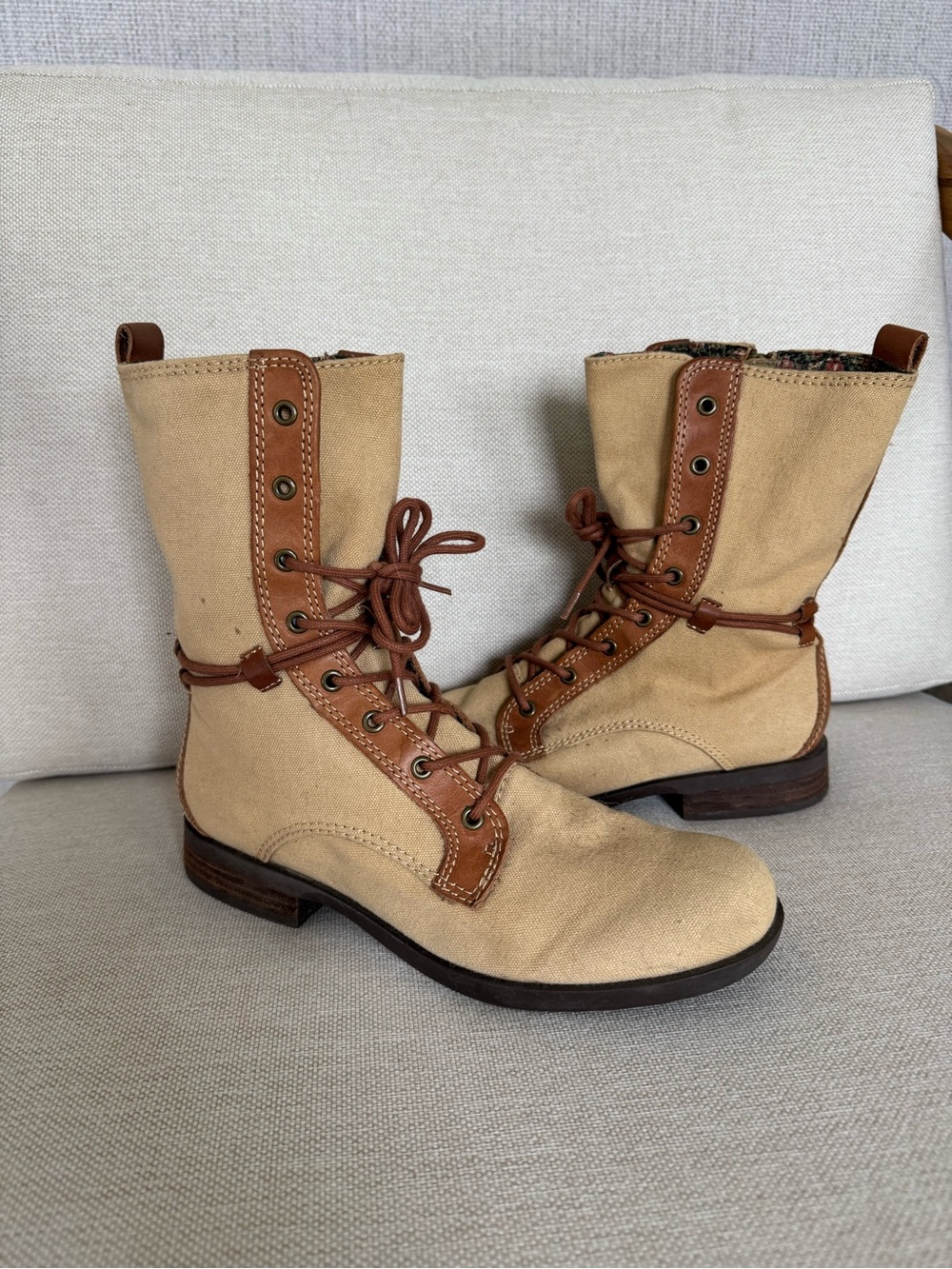 Seychelles Canvas & Leather Lace-Up Combat Boots Tan Beige Floral Lined 8.5 - Picture 4 of 9